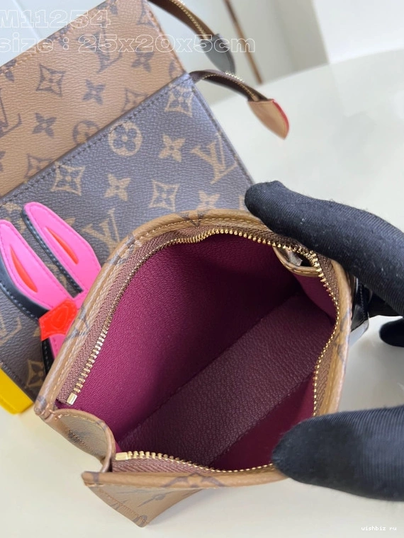 WIS Pouch-25*20*5.5cm LOUIS Toilet VUITTON Trio 0811